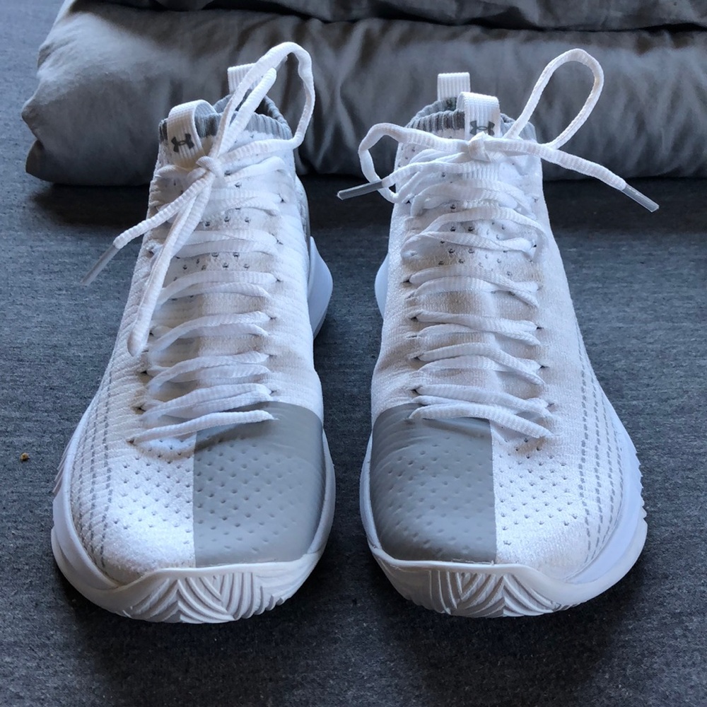 Under Armour Men’s Heat Seeker Basketball Shoe